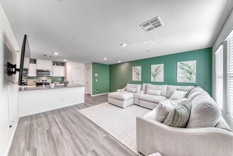 1601 Dom River Dr in North Las Vegas, NV - Building Photo - Building Photo