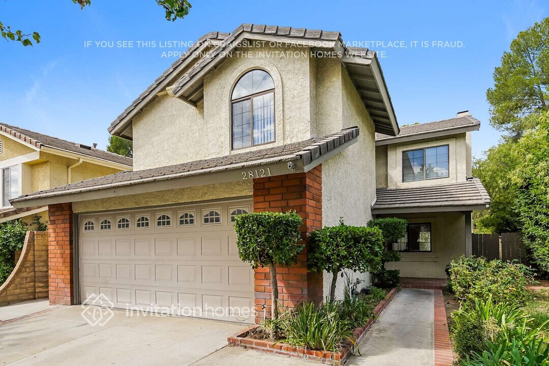 28121 Stonington Ln in Santa Clarita, CA - Building Photo