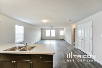 9720 Marbach Brk in San Antonio, TX - Building Photo - Building Photo