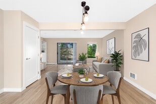 10024 NE 120th St in Kirkland, WA - Building Photo