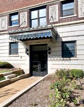 4501 Maryland Ave, Unit #B in St. Louis, MO - Foto de edificio - Building Photo
