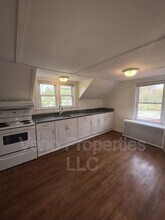 32 Russell Rd in Albany, NY - Building Photo - Building Photo