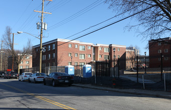 Wheeler Terrace in Washington, DC - Foto de edificio - Building Photo