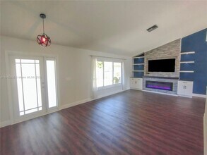 5780 Sun Pointe Cir in Boynton Beach, FL - Building Photo - Building Photo