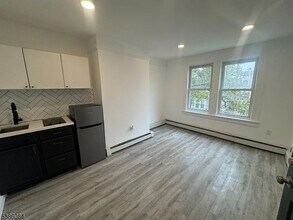 364 Bergen Ave in Jersey City, NJ - Building Photo - Building Photo