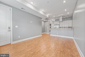 2012 D St NE in Washington, DC - Building Photo - Building Photo