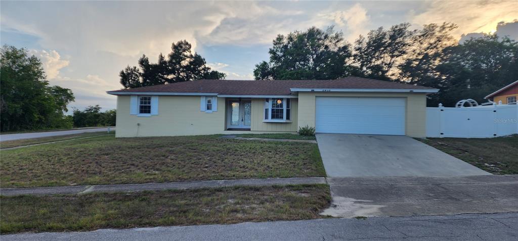 2408 Kimberly Dr in Deltona, FL - Building Photo