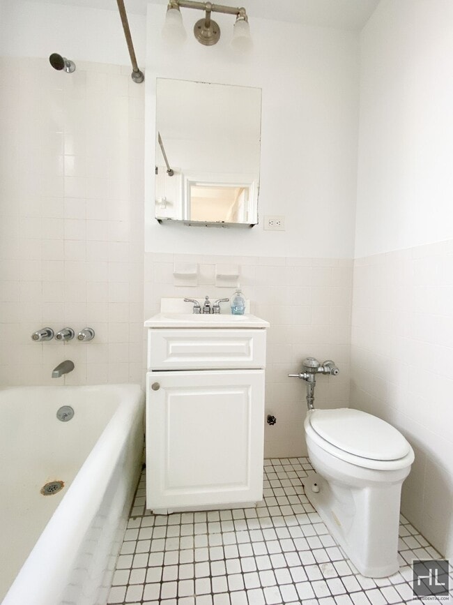 AMSTERDAM AVENUE in New York, NY - Foto de edificio - Building Photo