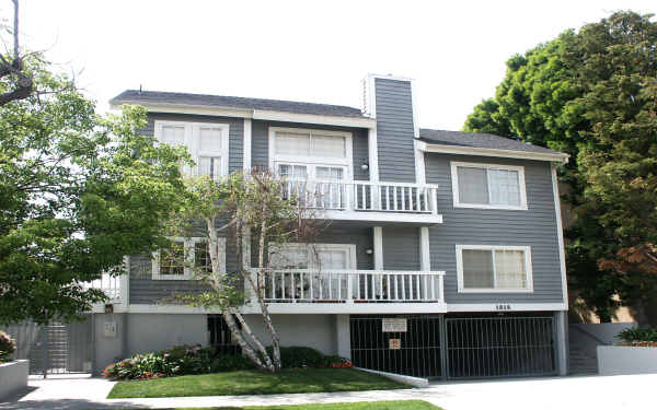 1315 S Carmelina Ave in Los Angeles, CA - Building Photo