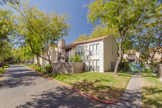 Ardendale Apartments in Sacramento, CA - Building Photo - Building Photo