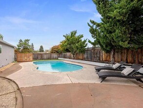 2426 Regent Rd in Livermore, CA - Building Photo - Building Photo