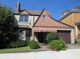 21 Cleveland Ave in Uniontown, PA - Building Photo