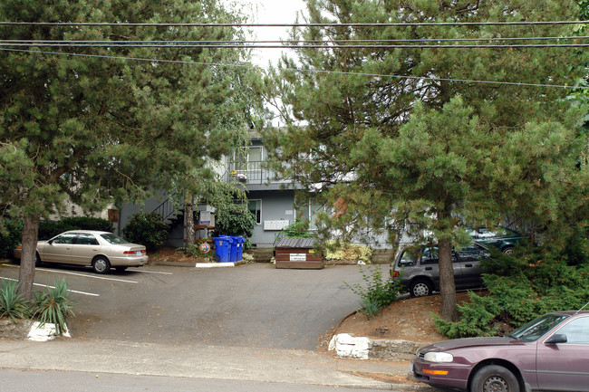 Milwaukie Apartments in Portland, OR - Building Photo - Building Photo