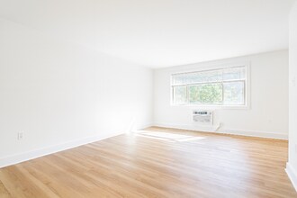 4465 MacArthur Blvd NW in Washington, DC - Building Photo - Building Photo