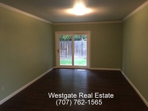 1069 Ely Blvd S in Petaluma, CA - Building Photo - Building Photo