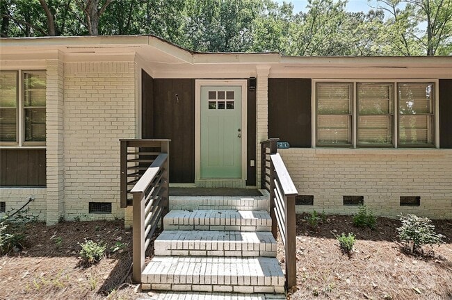 5121 Farm Pond Ln in Charlotte, NC - Building Photo - Building Photo