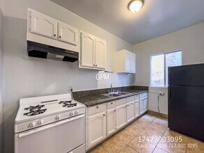 258 S Kenmore Ave in Los Angeles, CA - Building Photo - Building Photo