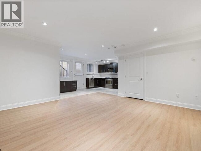 4352 Carolyn Dr in North Vancouver, BC - Building Photo - Building Photo