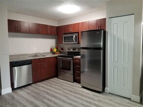 13952 SW 91st Terrace in Miami, FL - Building Photo - Building Photo