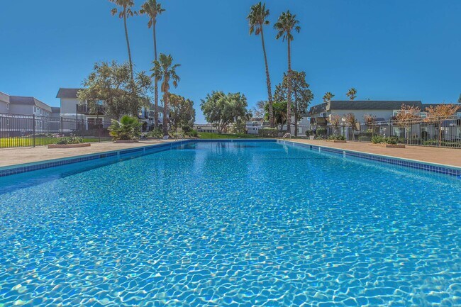 Marina Heights in Pittsburg, CA - Foto de edificio - Building Photo