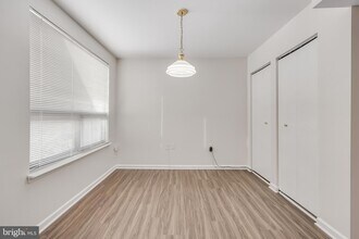 7806 Hanover Pkwy in Greenbelt, MD - Foto de edificio - Building Photo