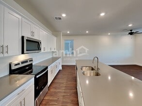 556 Topiary Pk Ave in Las Vegas, NV - Foto de edificio - Building Photo