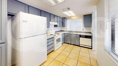 2505 N Palo Santo Dr in Tucson, AZ - Building Photo - Building Photo