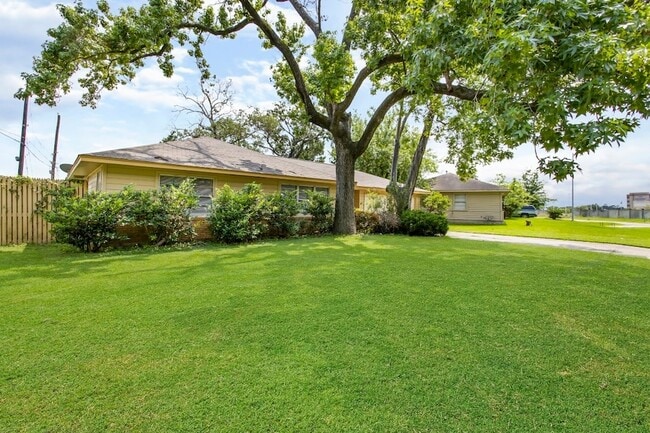 13226 Rockglen St in Houston, TX - Building Photo - Building Photo