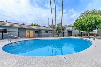 Palisade Park Aparments in Phoenix, AZ - Building Photo - Building Photo