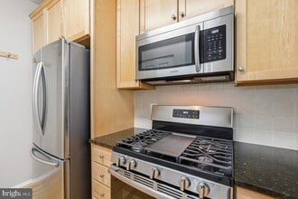 11800 Old Georgetown Rd in Rockville, MD - Building Photo - Building Photo