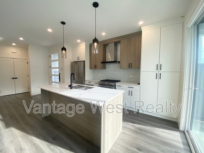 867-867 Morrison Ave in Kelowna, BC - Building Photo - Building Photo