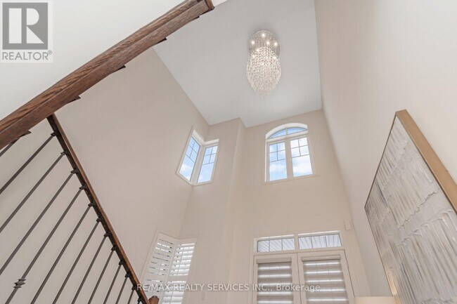 564 Mactier Dr in Vaughan, ON - Building Photo - Building Photo