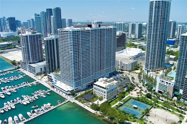 1717 N Bayshore Dr, Unit 2655 in Miami, FL - Foto de edificio - Building Photo