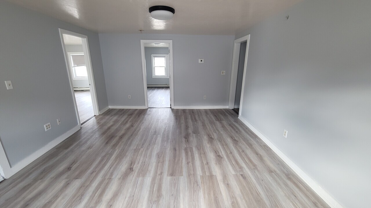 42 Winthrop St, Unit Winthrop st in Taunton, MA - Building Photo