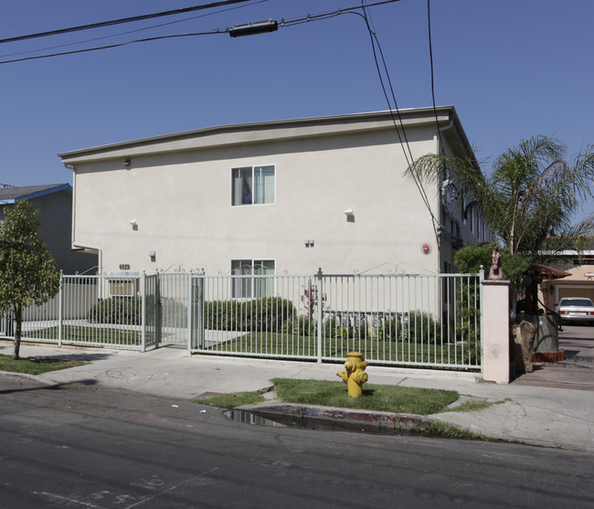 6929 Radford Ave in North Hollywood, CA - Building Photo - Building Photo