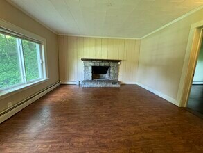 180 Amherst Rd in Sunderland, MA - Building Photo - Building Photo