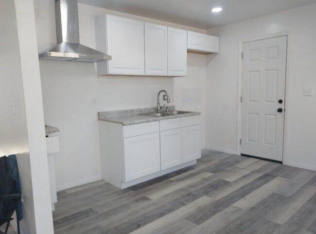 9129 Kemper Rd in Mojave, CA - Foto de edificio - Building Photo