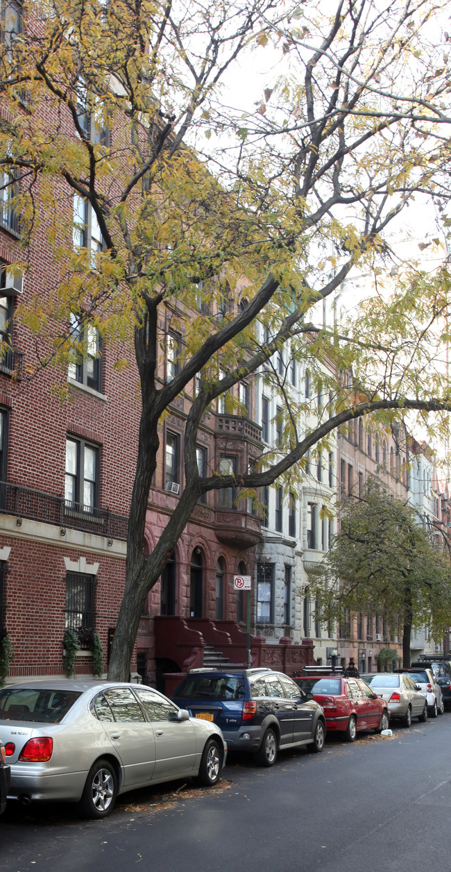 140 W 75th St in New York, NY - Foto de edificio - Building Photo