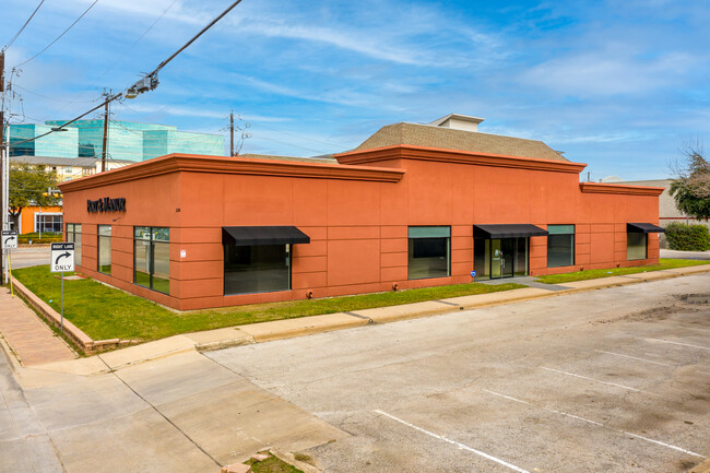 5304 Alpha Rd in Dallas, TX - Foto de edificio - Building Photo