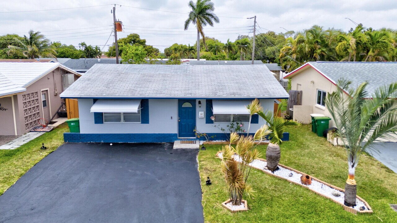 4901 NW 27th Way in Fort Lauderdale, FL - Building Photo