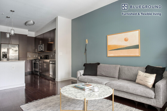 5550 Grosvenor Blvd, Unit FL2-ID1044 in Los Angeles, CA - Building Photo - Building Photo