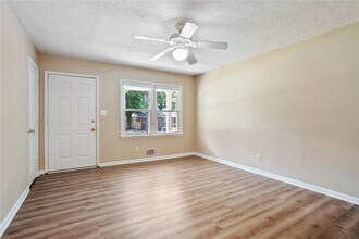 2416 Lakewood Dr NW in Kennesaw, GA - Building Photo - Building Photo