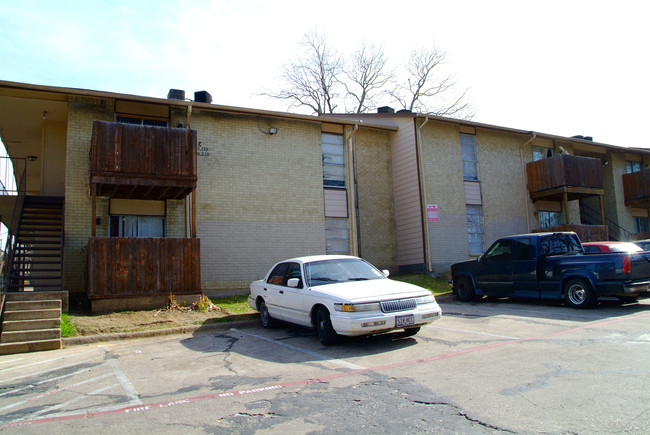 Casa San Luis in Dallas, TX - Foto de edificio - Building Photo