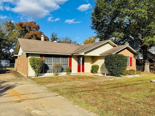5821 Darien Dr in Montgomery, AL - Building Photo - Building Photo