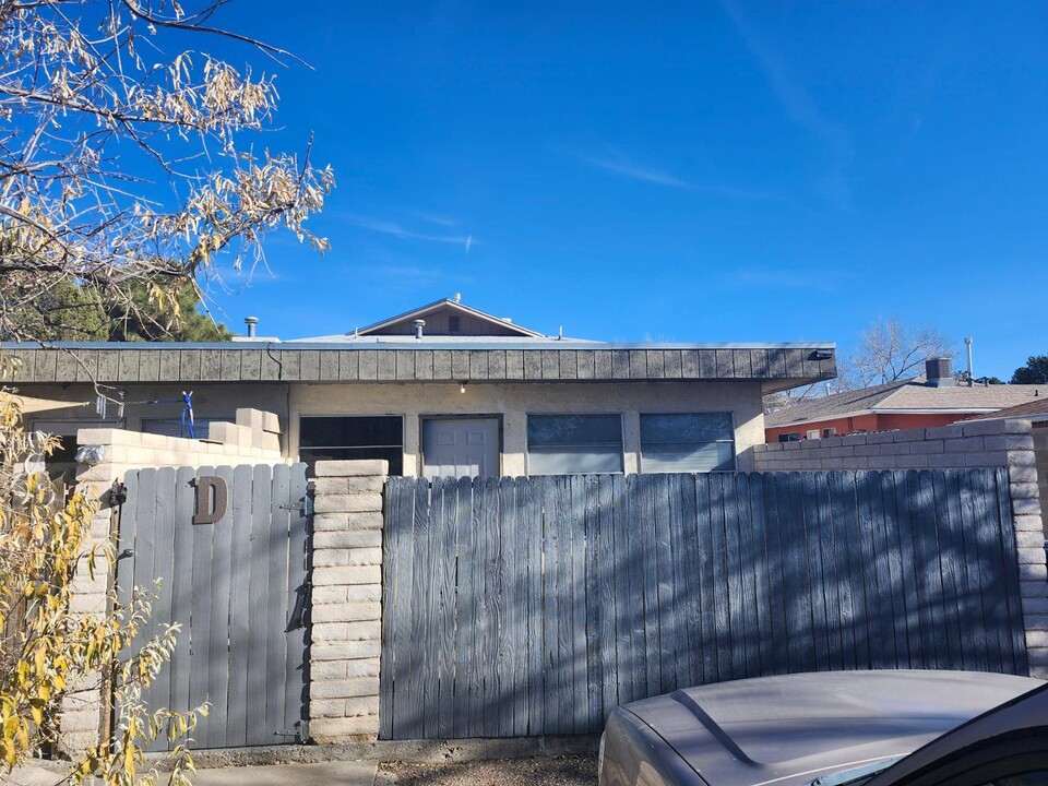 1112 Zena Lona St NE in Albuquerque, NM - Building Photo