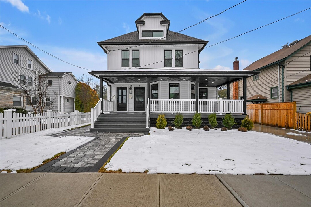 28 Marion St-Unit -#2 in Hempstead, NY - Building Photo