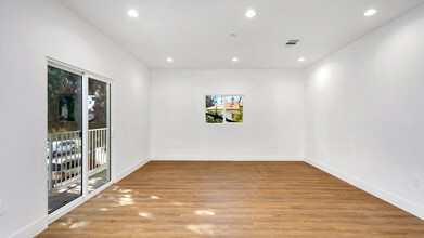 14161 Friar St, Unit 14165 in Van Nuys, CA - Building Photo - Building Photo