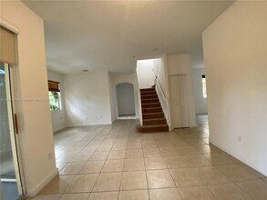10242 NW 7th St in Miami, FL - Building Photo - Building Photo