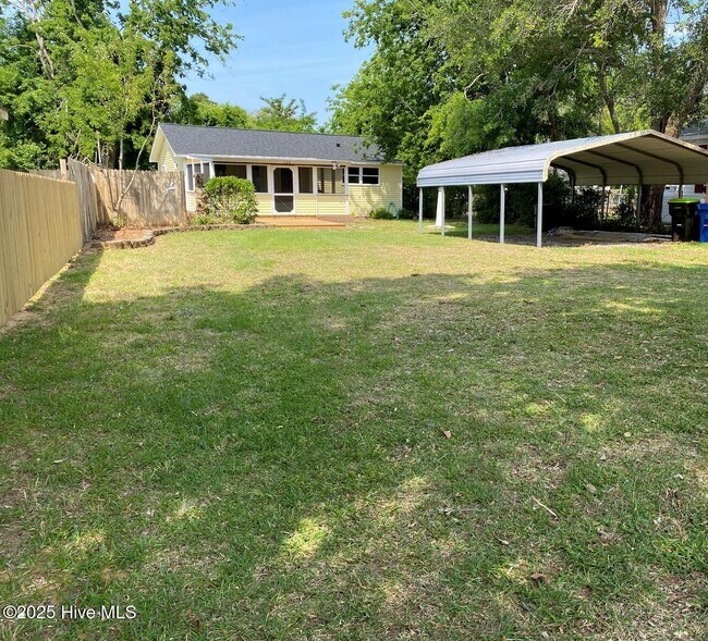 124 Hill St in Cedar Point, NC - Building Photo - Building Photo