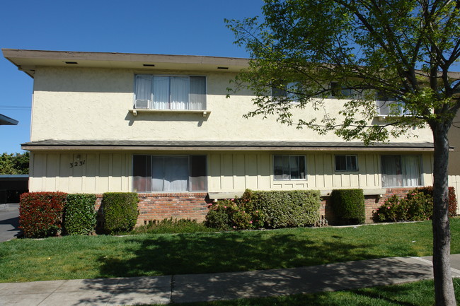 3231 Impala Dr in San Jose, CA - Foto de edificio - Building Photo